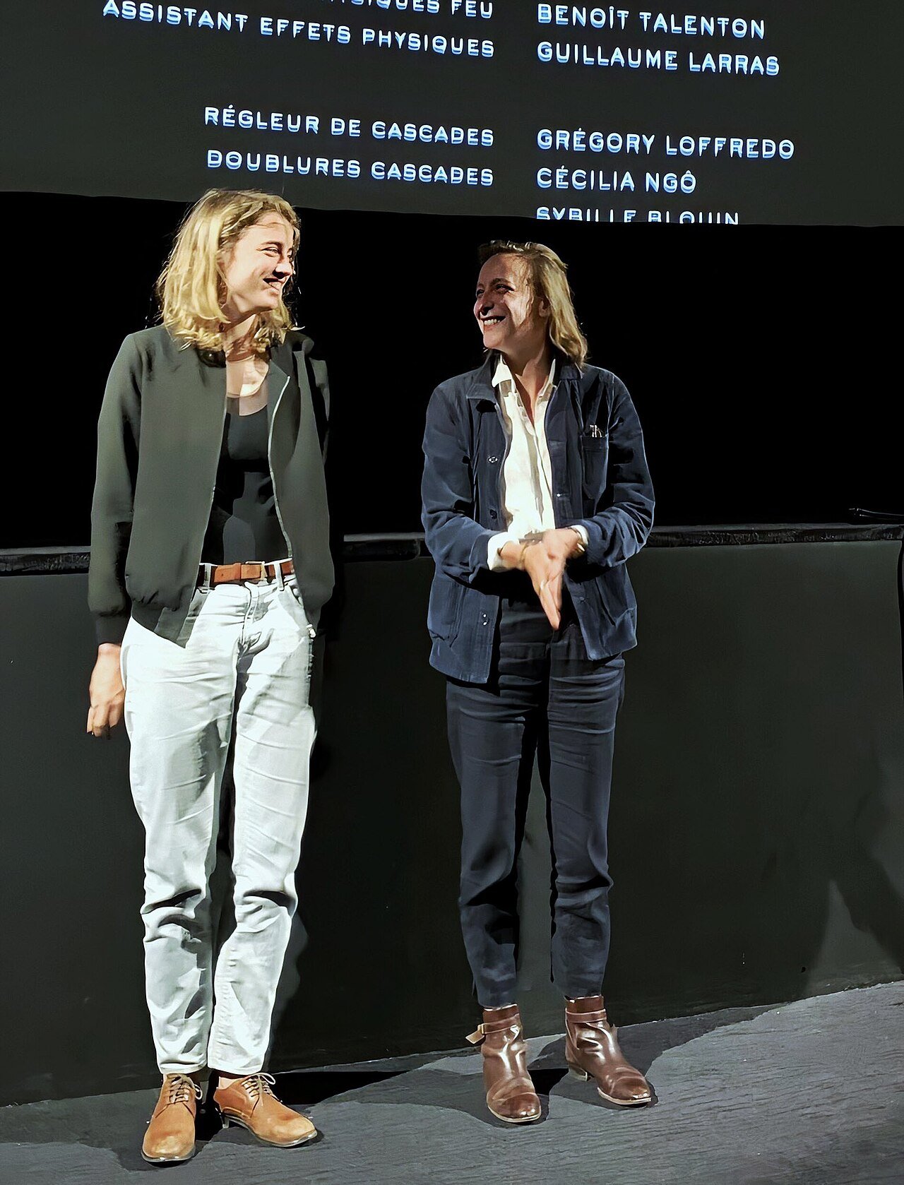 Adèle Haenel et Céline Sciamma debout devant un écran