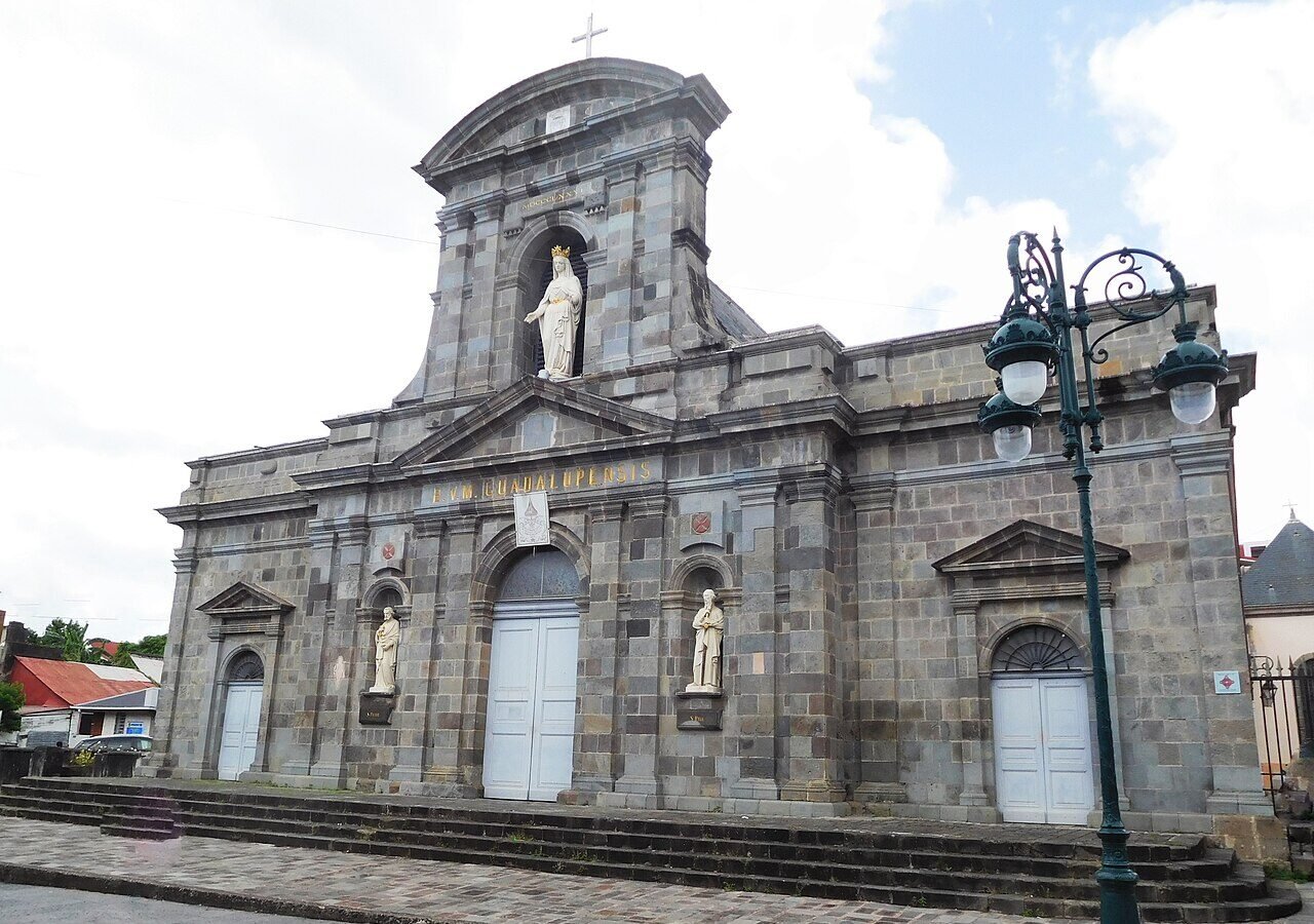 La cathédrale Notre-Dame-de-Guadeloupe, à Basse-Terre, la ville où s'est tenue la Kréyòl Pride