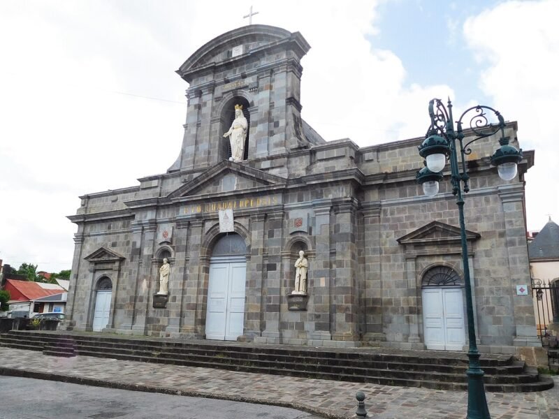 La cathédrale Notre-Dame-de-Guadeloupe, à Basse-Terre, la ville où s'est tenue la Kréyòl Pride