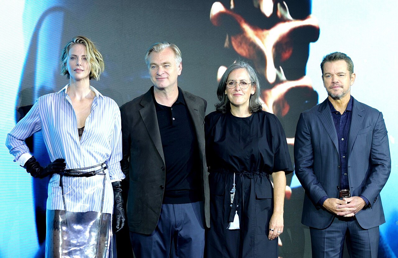 Quatre membres de l'équipe du film The Odyssey posent à Séoul