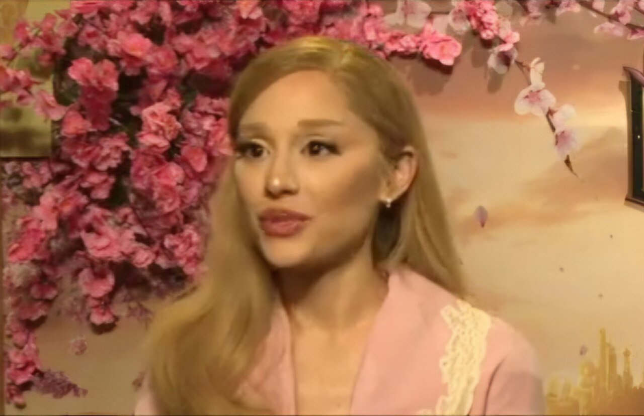 Ariana Grande pendant un entretien filmé