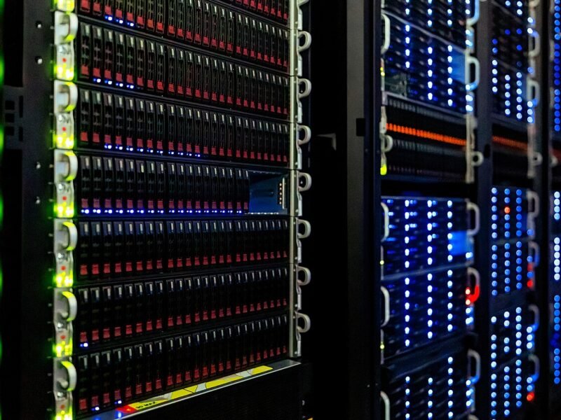 Des serveurs informatiques dans un centre de données