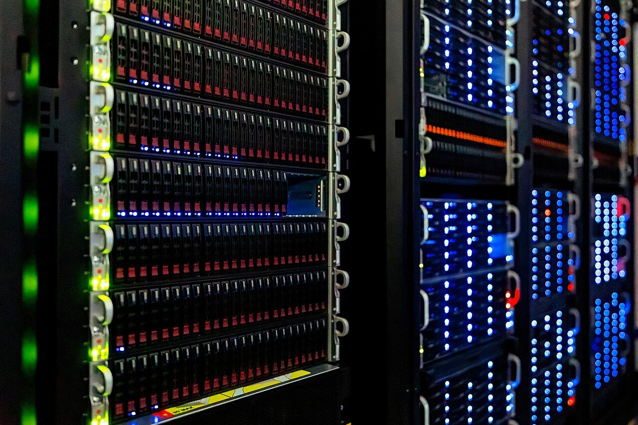Des serveurs informatiques dans un centre de données